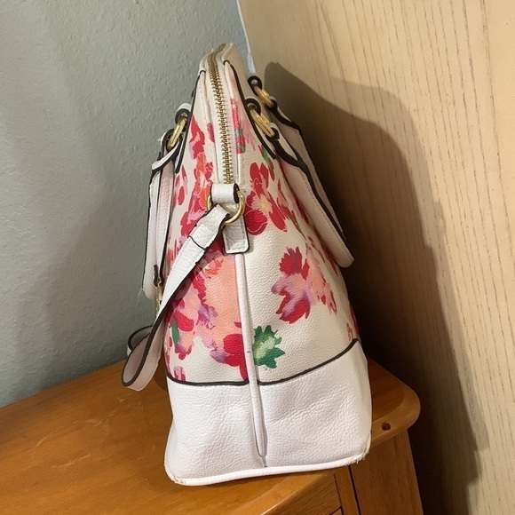 Liz, Claiborne, floral and white satchel - Picture 4 of 14